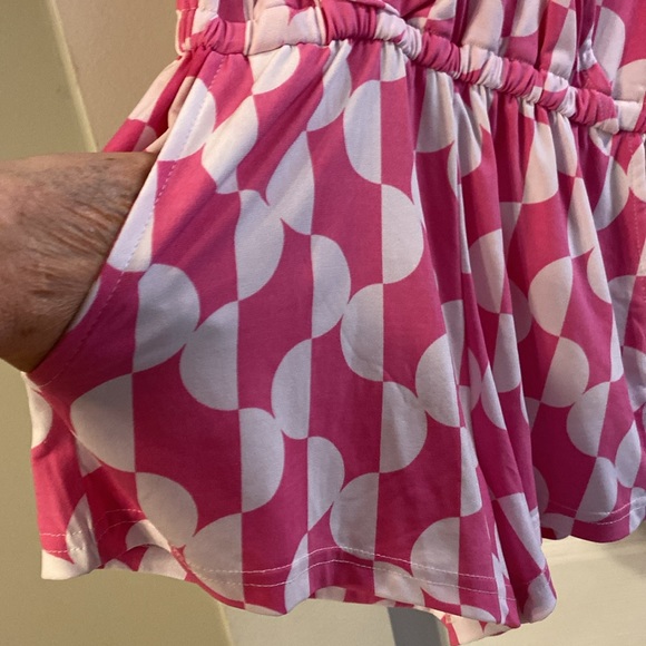 Romper, adorable for anytime, anywhere. Throw it on and you are good to go!! - Picture 4 of 9